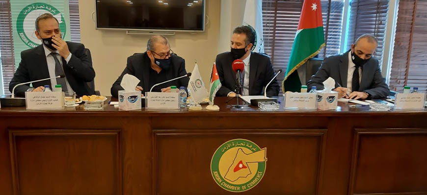 Tourism Minister Nayef Fayez meets with members of the tourism committee at the Jordan Chamber of Commerce on Thursday (Petra photo)